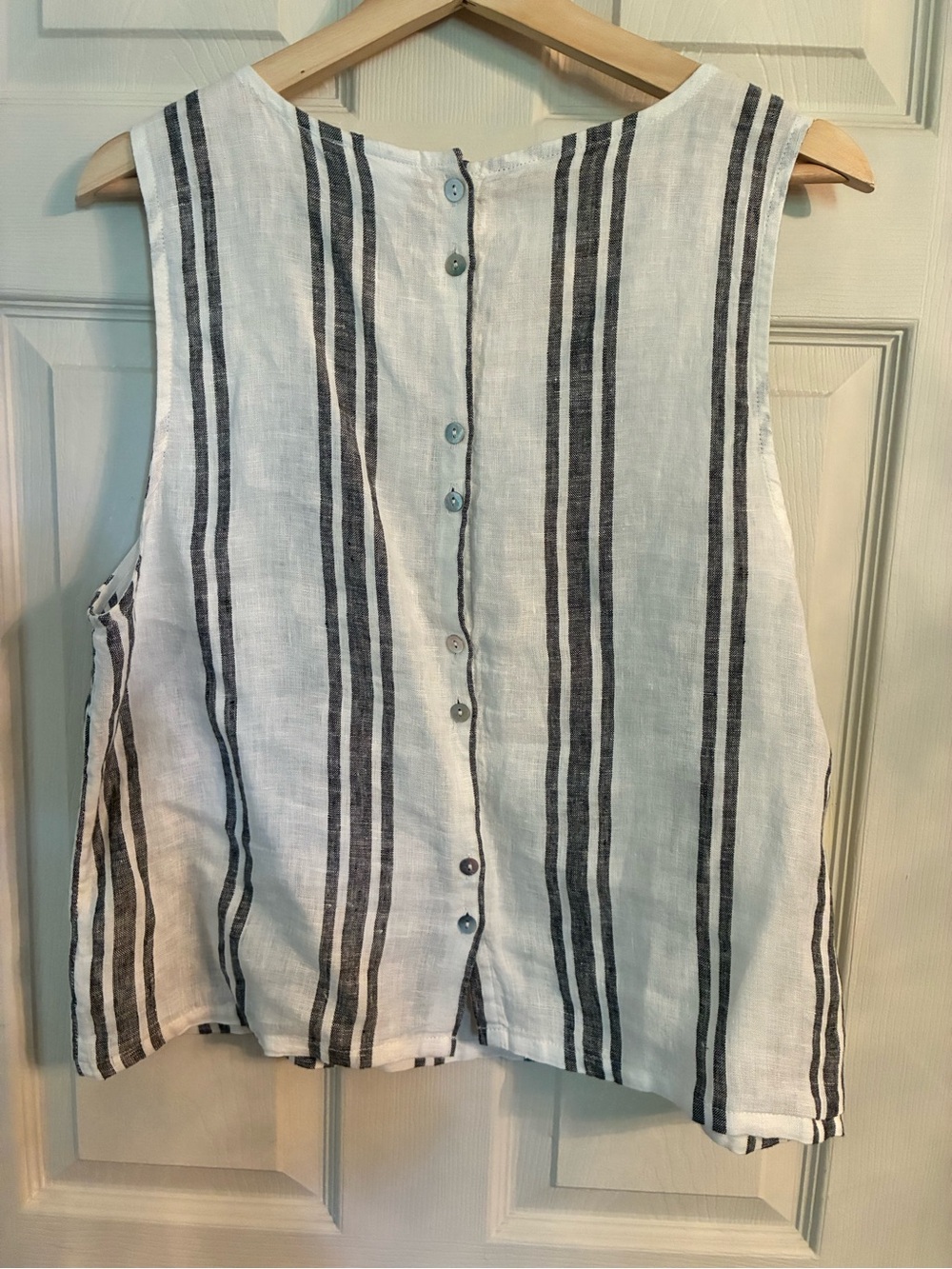 C&C California White Linen Sleeveless Top with Black Vertical Stripes-NWT - Picture 2 of 7